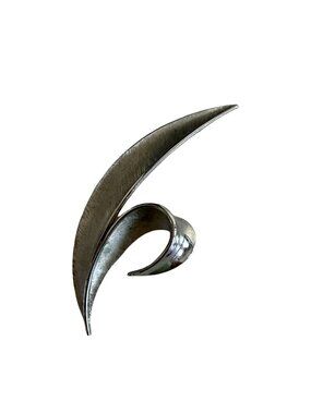 Trifari Silver Tone Modernist Brooch Abstract Leaf Swirl Pin Vintage